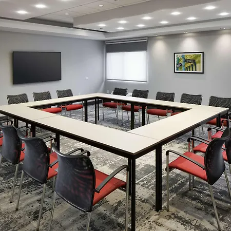 Hampton Inn Newark Airport-3