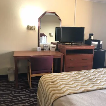 Travelodge By Wyndham Terre Haute-2