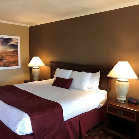 Days Inn & Suites By Wyndham Logan-2