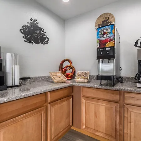 Scottish Inn And Suites Tomball-2
