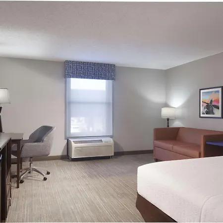 Hampton Inn Evansville-3