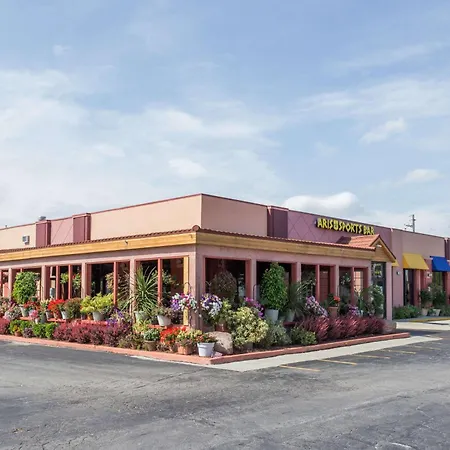 Days Inn By Wyndham West Allis/Milwaukee-2