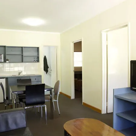 Seasons Hotel Newman-2
