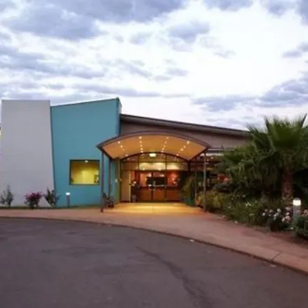 Seasons Hotel Newman-3