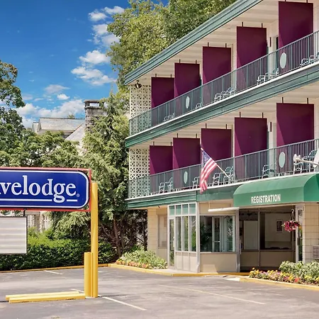 Travelodge By Wyndham Chambersburg-3