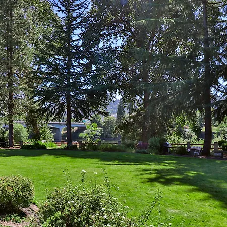Riverfront Inn Roseburg-3