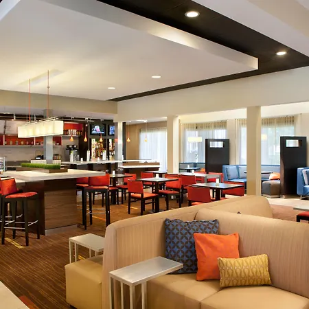 Courtyard By Marriott Bakersfield-3
