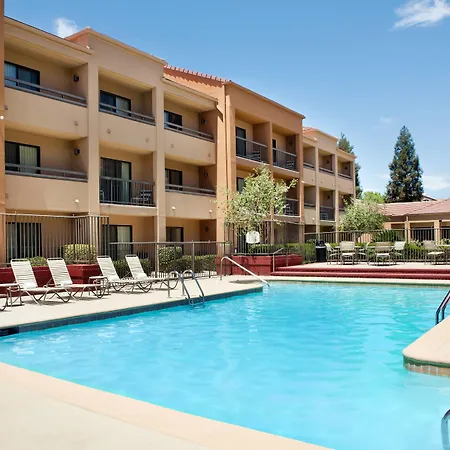 Courtyard By Marriott Bakersfield-2