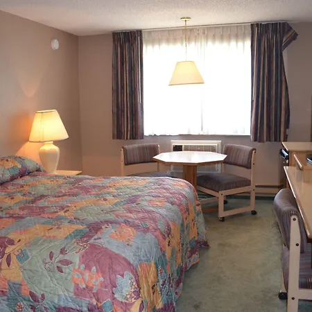 Nampa Inn & Suites-2