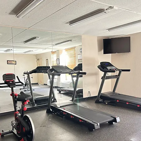 Clarion Inn & Suites Grand Rapids Airport-2