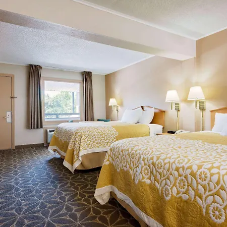 Days Inn By Wyndham Fairmont-3
