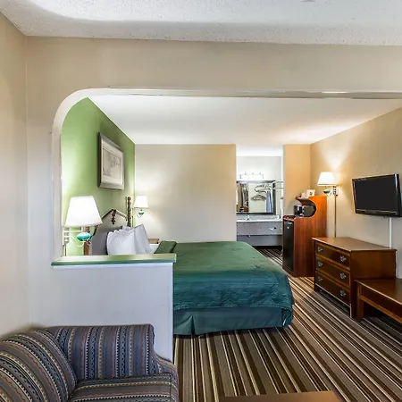 Quality Inn And Suites Macon-2