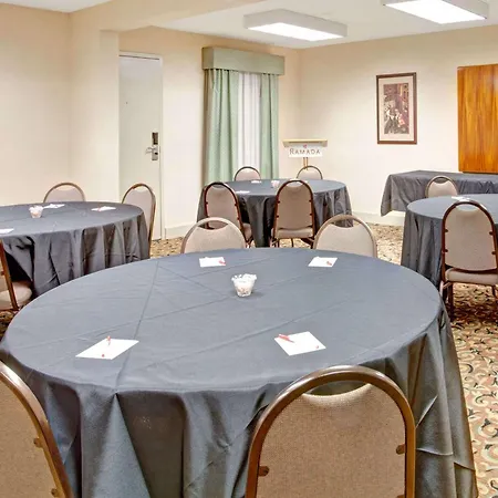 Ramada By Wyndham West Memphis-2