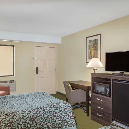 Days Inn & Suites By Wyndham Columbia Airport-3