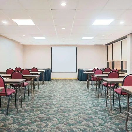Ramada By Wyndham Plymouth Hotel & Conference Center-3