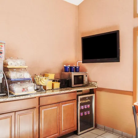 Days Inn By Wyndham Canastota Verona-3