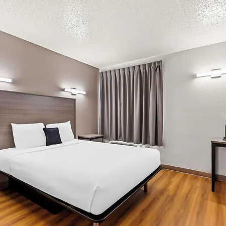 Red Lion Inn & Suites Saint Louis-3