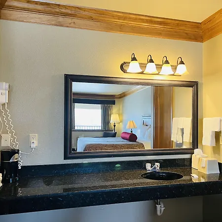 Cattle Country Lodge-2