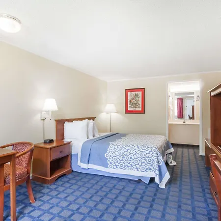 Days Inn By Wyndham Dover Downtown-2