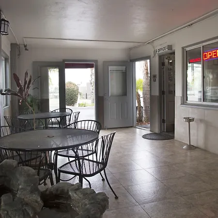 Harbor Inn & Suites Oceanside-3