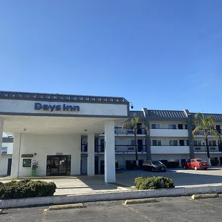 Days Inn By Wyndham Ontario Airport-3