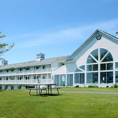 Baymont By Wyndham St. Ignace Lakefront-2