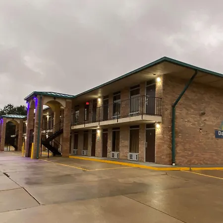 Days Inn By Wyndham Forest-3
