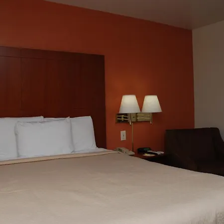 Days Inn By Wyndham Dyersburg-2