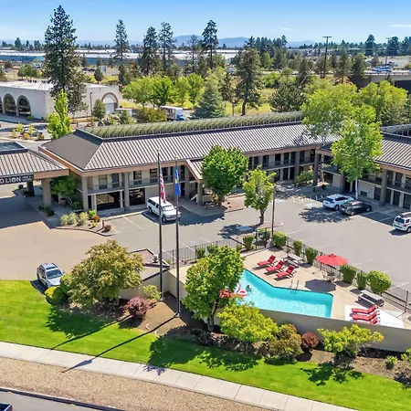 Red Lion Inn & Suites Deschutes River - Bend-2
