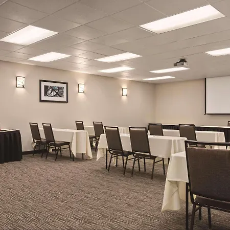 Country Inn & Suites By Radisson, Woodbury, Mn-3