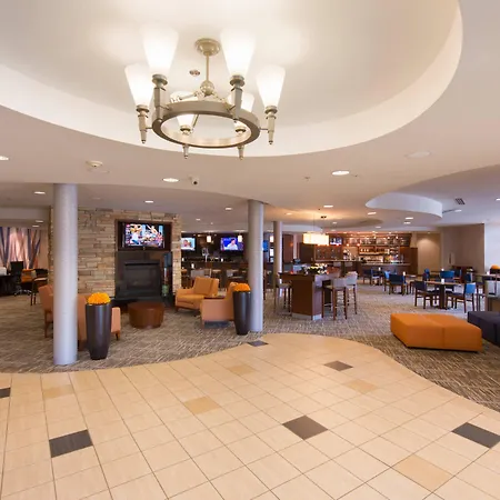 Courtyard By Marriott Canton-2