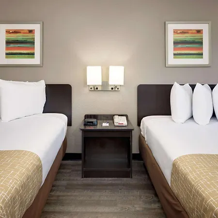 Travelodge By Wyndham College Park-2