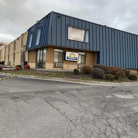 Days Inn By Wyndham Winchester-2
