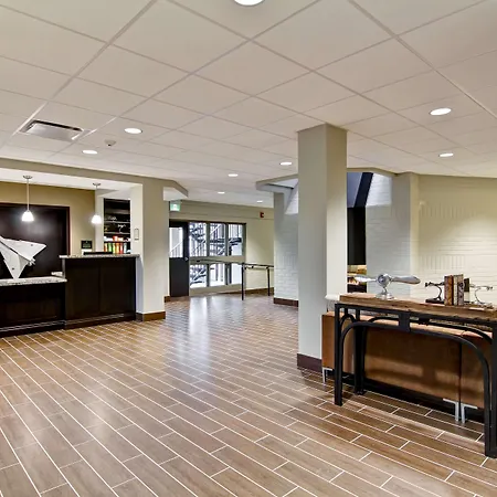 Best Western London Airport Inn & Suites-3