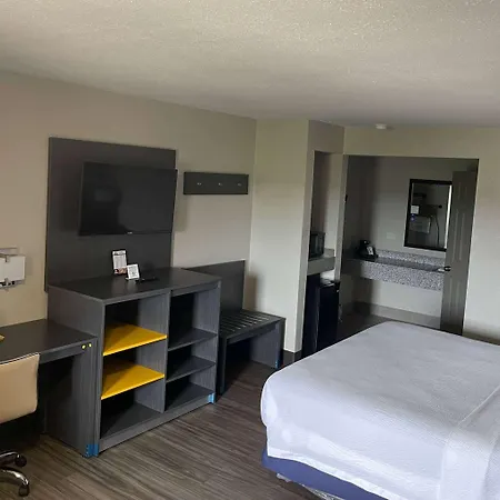 Days Inn By Wyndham Ruston La-2