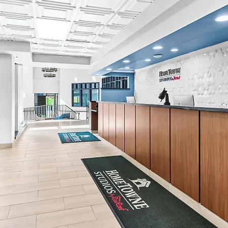 Ramada By Wyndham Cortland Hotel & Conference Center-3