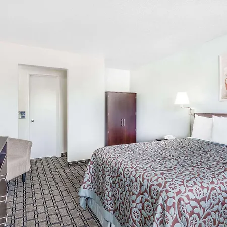 Days Inn By Wyndham St Clairsville-2