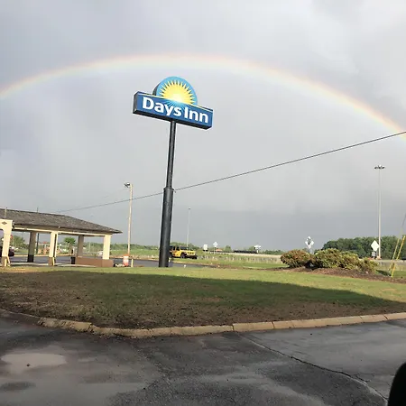 Days Inn By Wyndham Statesville-3