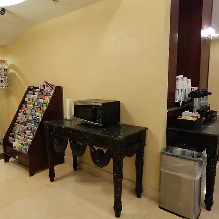 North Miami Beach Gardens Inn & Suites (Adults Only)-3
