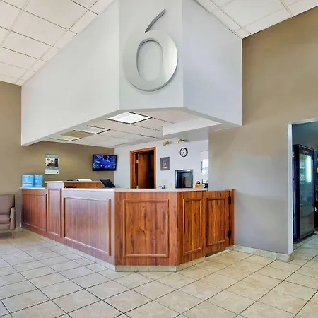 Studio 6 Effingham, Il-2