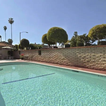 Ramada By Wyndham Pasadena-2