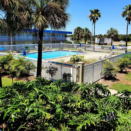 Days Inn By Wyndham Titusville Kennedy Space Center-3