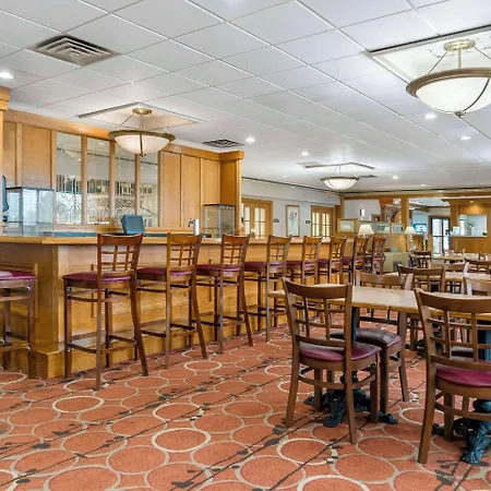 Quality Inn & Suites Monroe-2