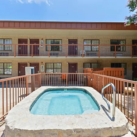 Americas Best Value Inn And Suites Victoria-3