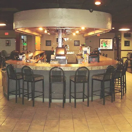 Trade Winds Central Inn-3