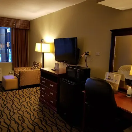 Days Inn By Wyndham Leesville-2
