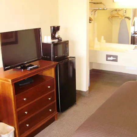 Trade Winds Central Inn-2