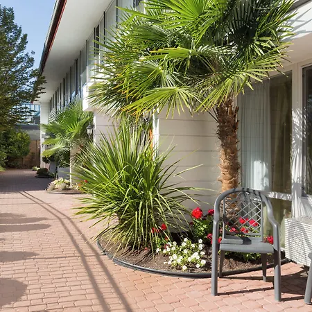 Days Inn By Wyndham Victoria Airport Sidney-2