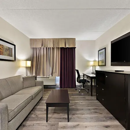Best Western Plus Toronto North York Hotel & Suites-3