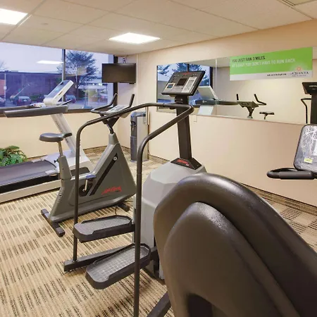 Ramada Inn By Wyndham Fairfield Nj-2